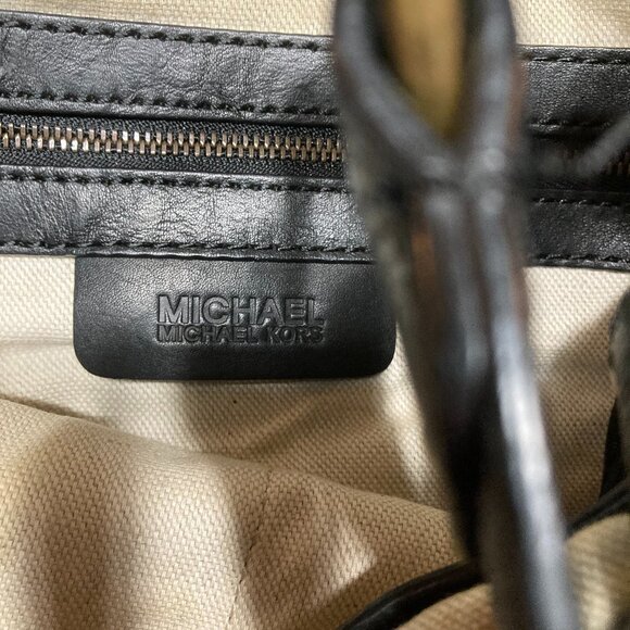 GUC Michael Kors Black Leather Shoulder bag - Picture 7 of 9